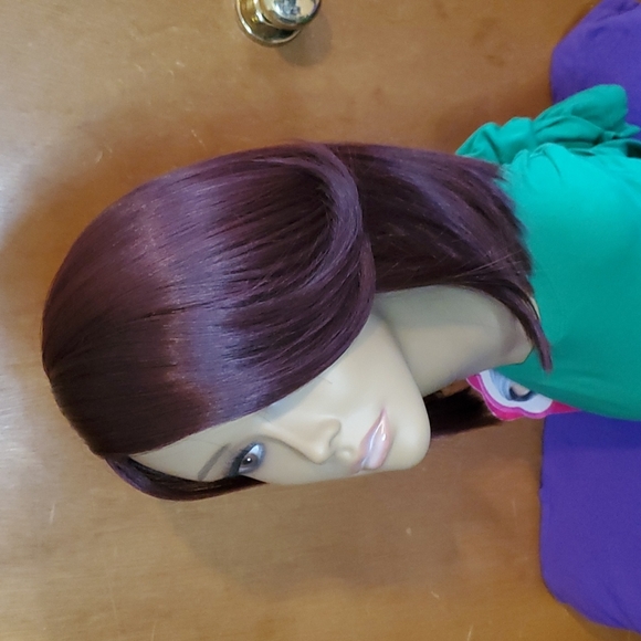 Burgundy Side-Part Bob Wig - Picture 3 of 4